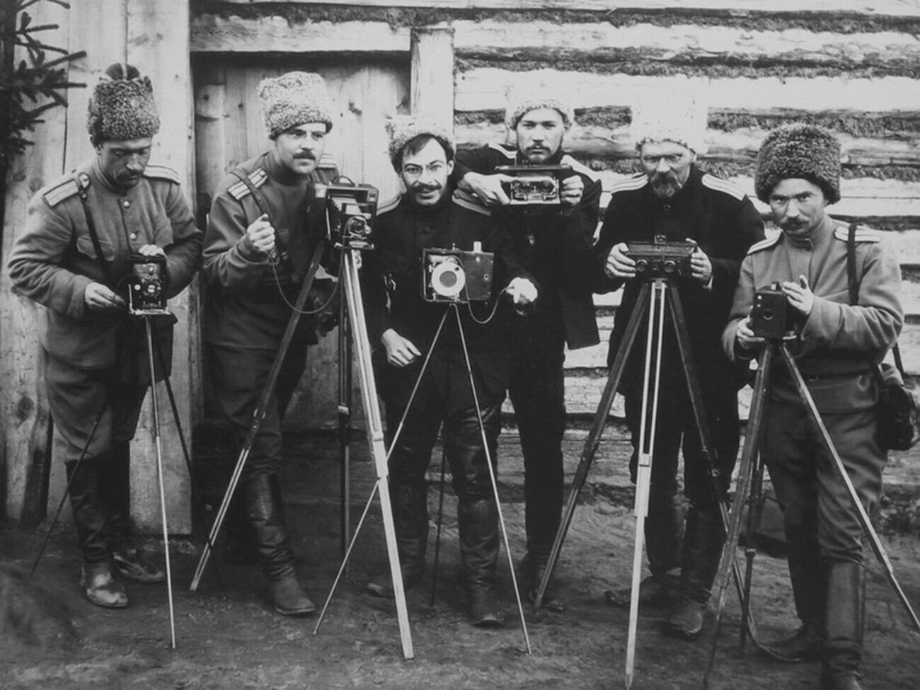 Fotógrafos de uma divisão siberiana do Império Russo, 1915.