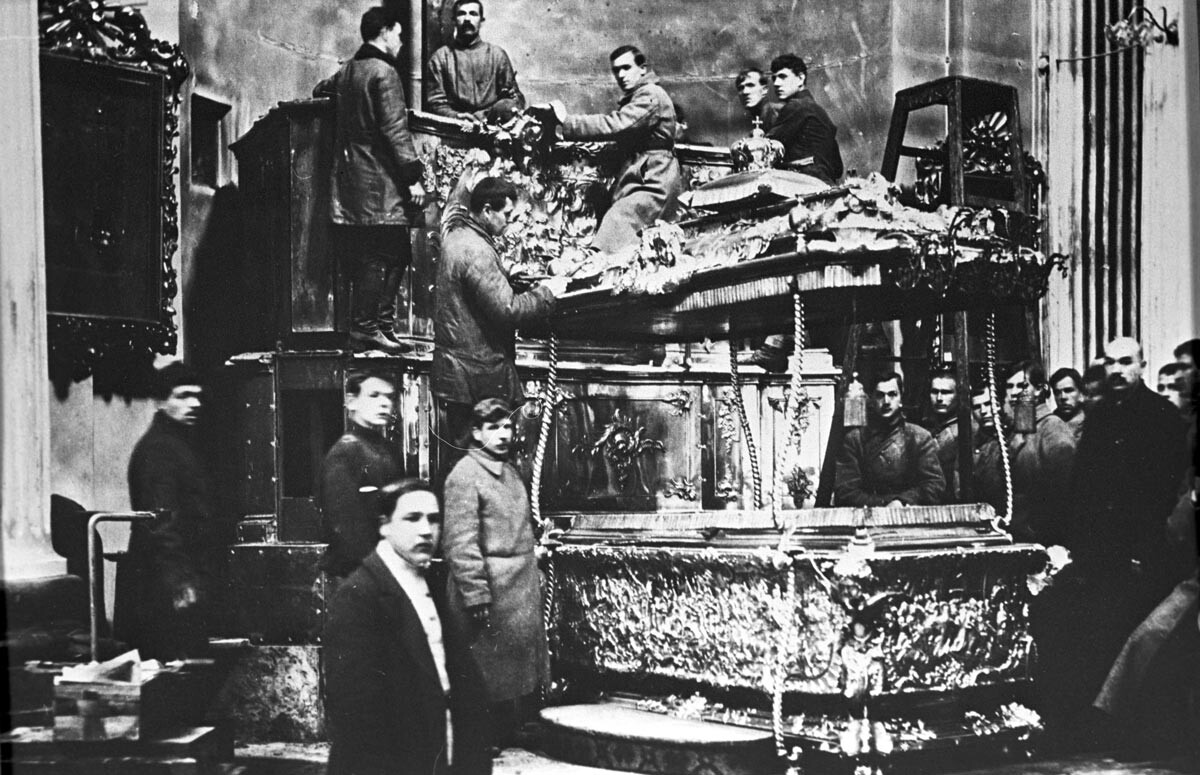 Otvaranje grobnice s moštima svetog Aleksandra Nevskog 12. s vibnja 1922. 
