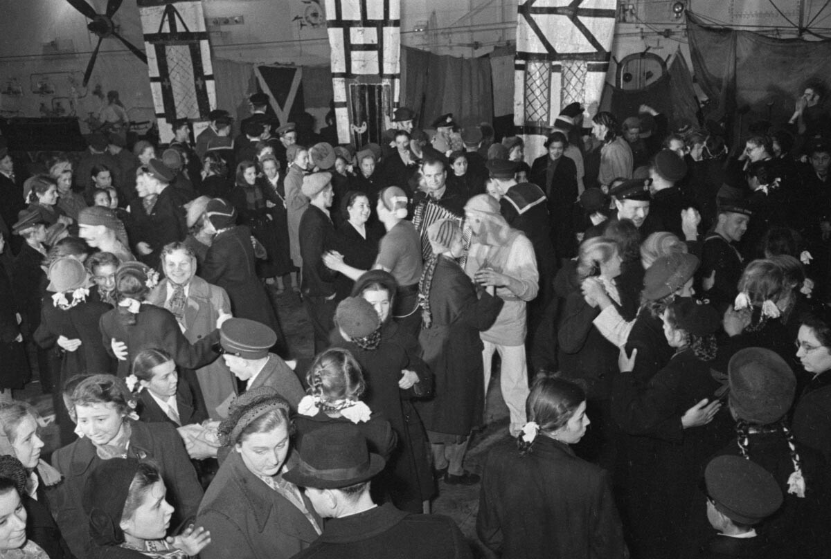 USSR. October 1955. Dancing in the village club.