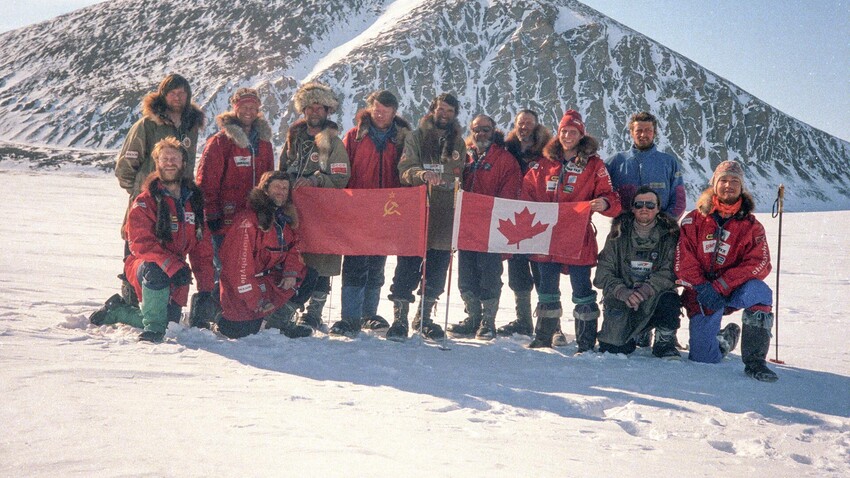 Membros da expedição na ilha canadense de Ward Hunt 