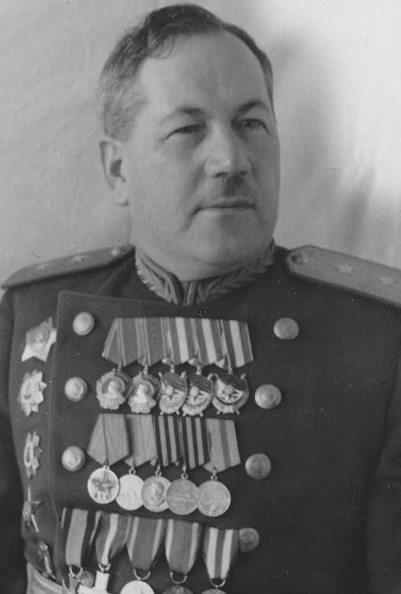 Феофан Николајевич Лагунов (1896-1965) совјетски војсковођа, генерал потпуковник, био је одговоран за организацију „Леденог пута живота“.