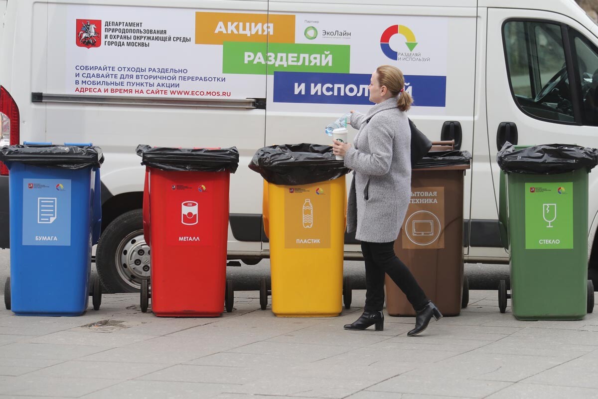 Während der jährlichen Umweltaktion zur getrennten Sammlung von Abfällen „Trennen und nutzen“ auf einer der Straßen der Hauptstadt, 2017.