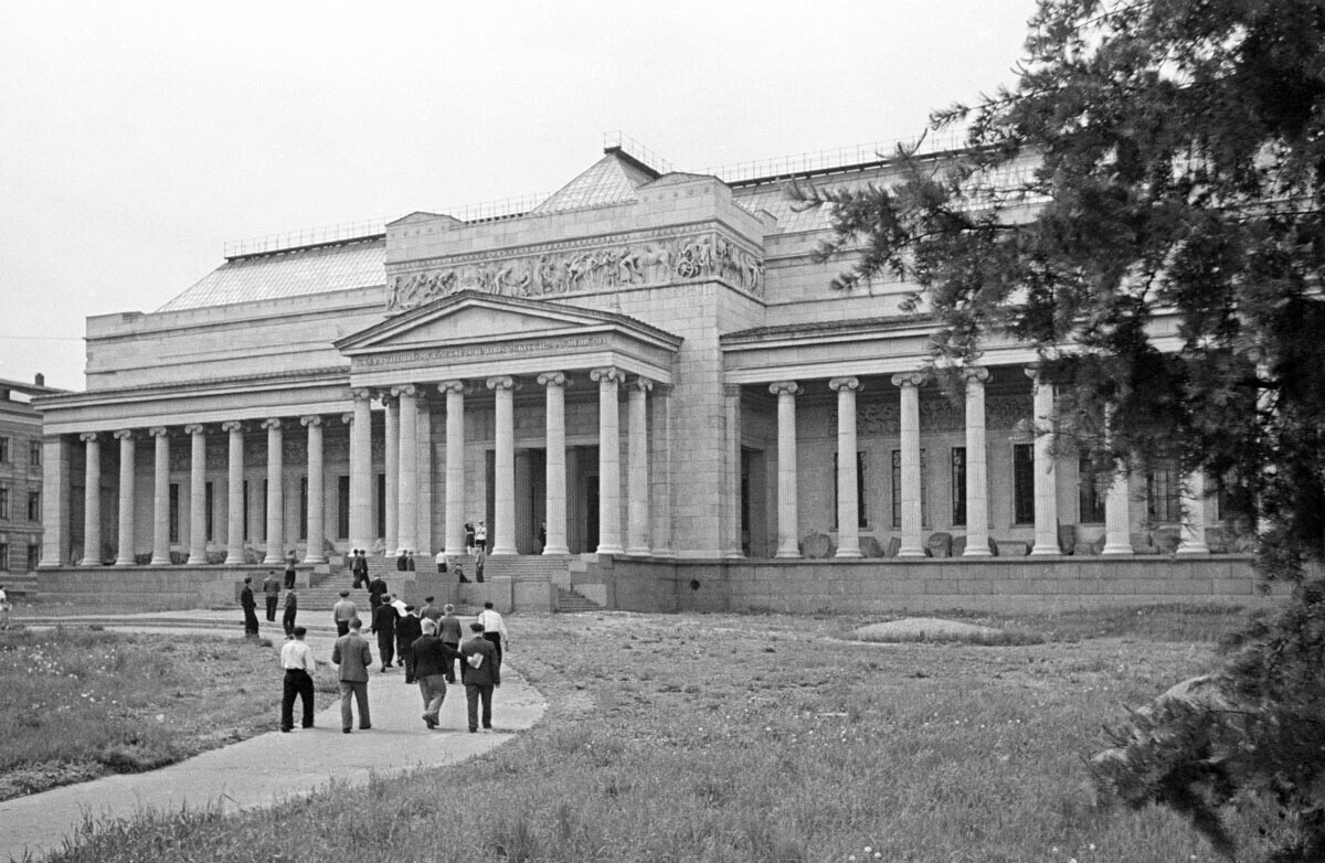 Museu Púchkin em 1947.

