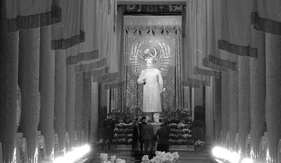 Salão central da exposição.