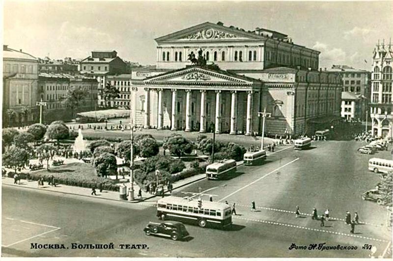 L'un des rares endroits de Moscou qui n'a pas du tout changé au fil du temps - le théâtre Bolchoï.