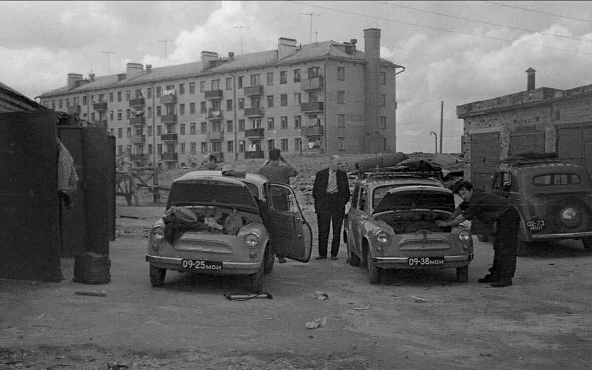 Старе гараже на месту садашње станице метроа „Владикино“, 1961-1964.