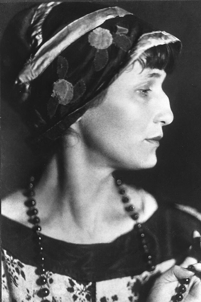  Anna Akhmátova em 1922.
