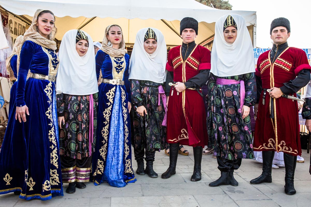 Дагестанцы в национальных костюмах