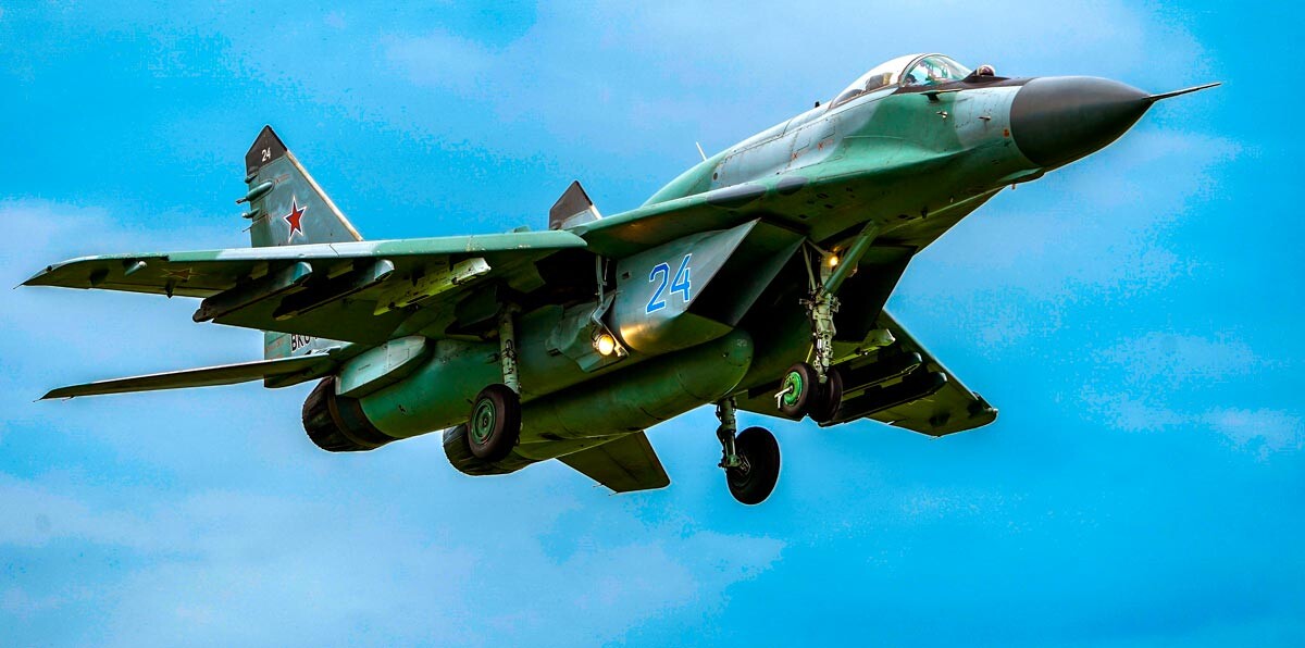 Ein MiG-29-Kampfflugzeug während der Probe für den fliegerischen Teil der Parade zu Ehren des 75. Jahrestages des Sieges im Großen Vaterländischen Krieg in Kubinka.