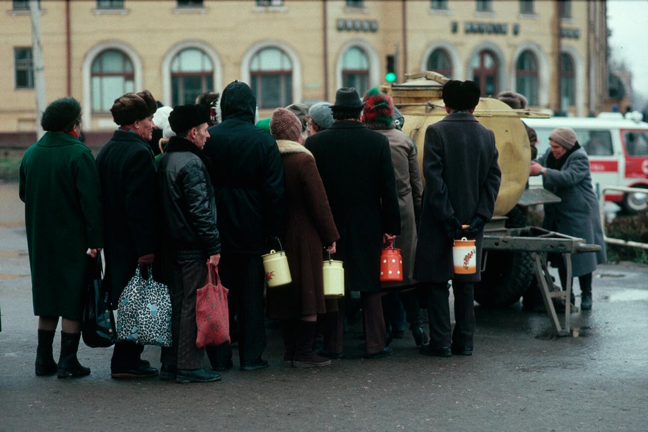 La vida cotidiana en un pueblo de Rusia en 1991.
