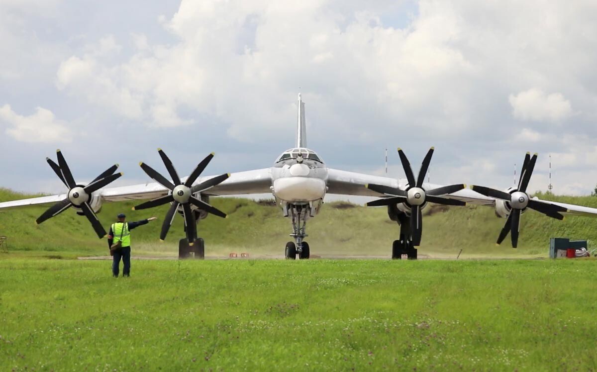 The Tu-95MS strategic bomber-missile carrier.