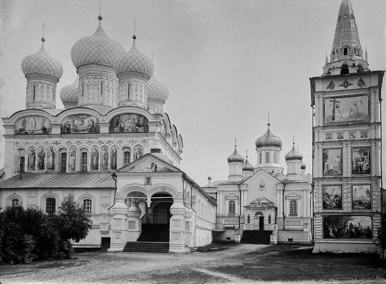O Mosteiro Ipatiev no começo do século 20.
