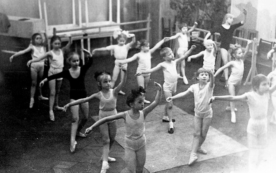 ソ連全国に地域の小さなバレエ学校があった。写真はゴーリキー（現ニジニー・ノヴゴロド）州の小さな町のバレエ学校