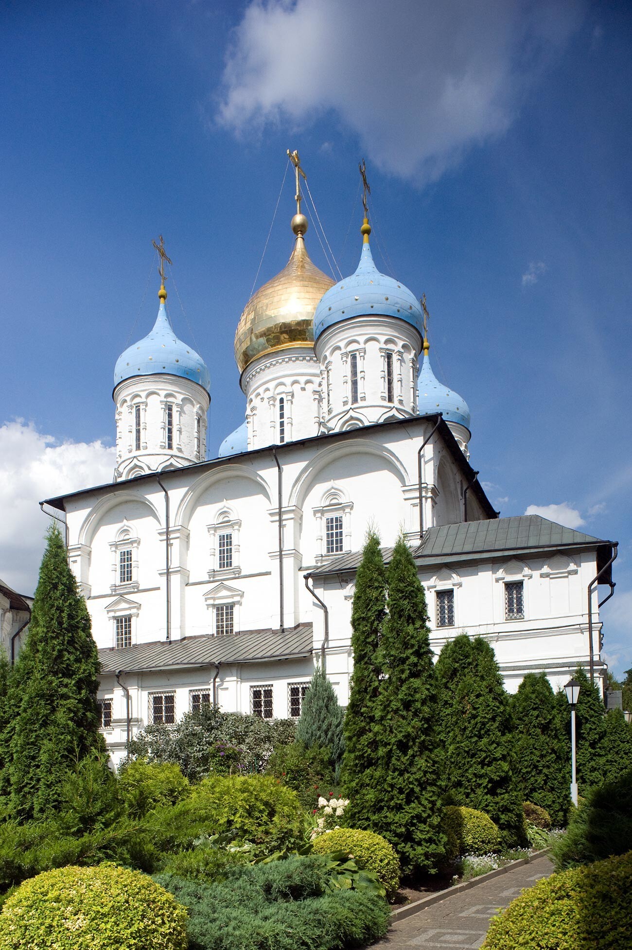 Новоспасский монастырь в москве. Новоспасский монастырь Спасо-Преображенский собор. Спасо-Преображенский собор Новоспасского монастыря в Москве. Новоспасский монастырь собор Спаса Преображения. Храм Новоспасский монастырь Москва.