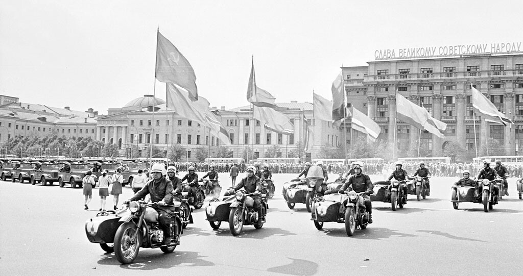 Un défilé de motards, années 1970

