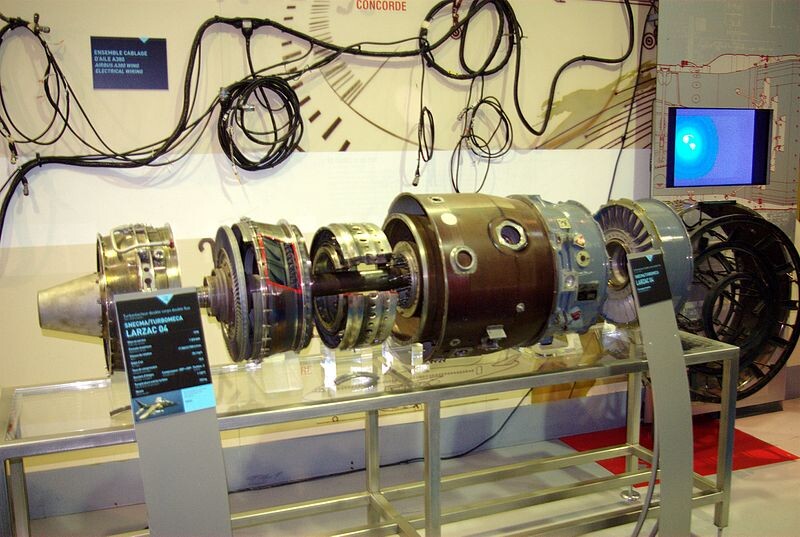 Motor Snecma Turbomeca Larzac 04 expuesto en el Musée aéronautique et espacial Safran (Francia)