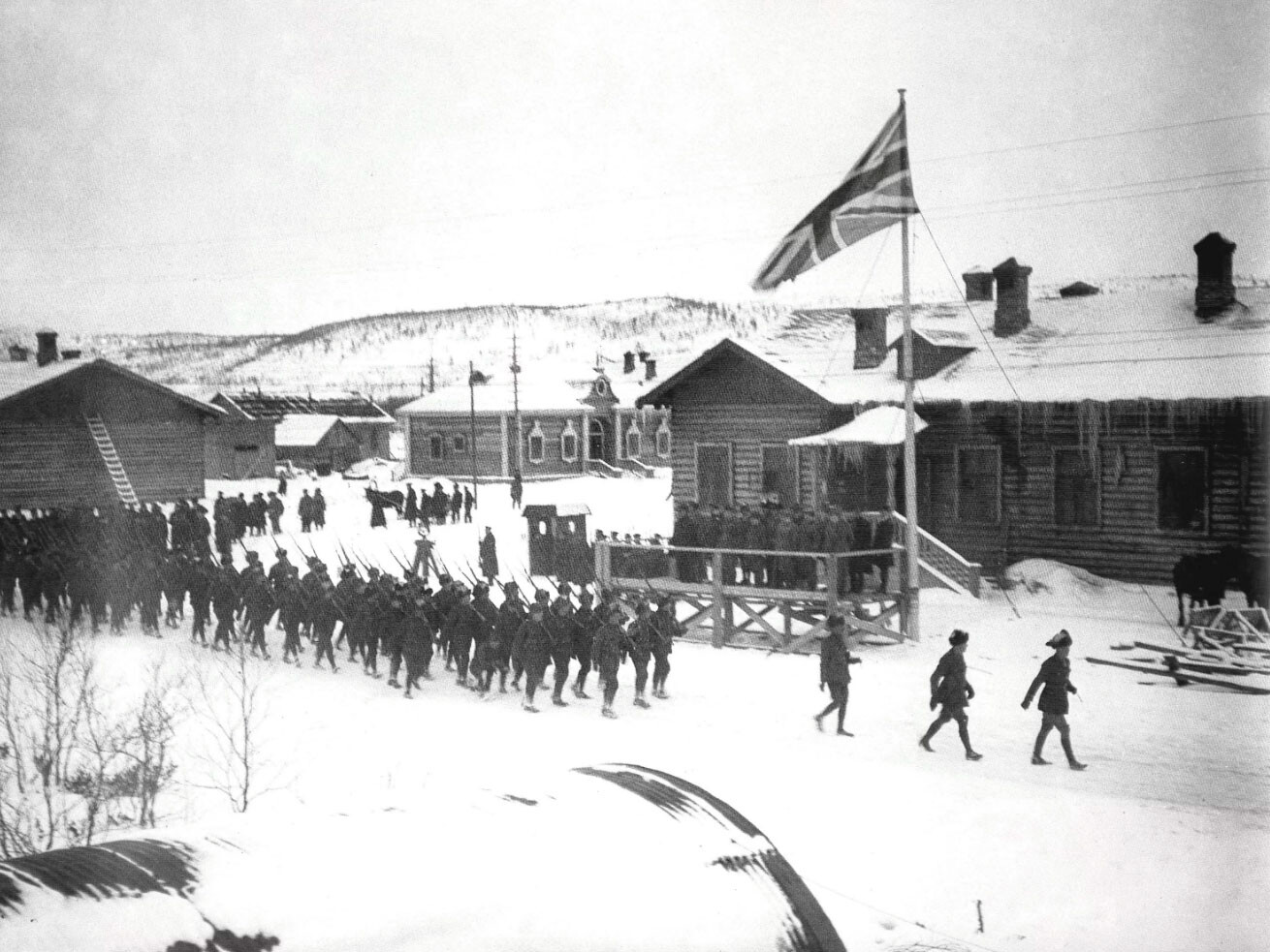 Desfile de los aliados en Múrmansk con motivo del fin de la Primera Guerra Mundial.