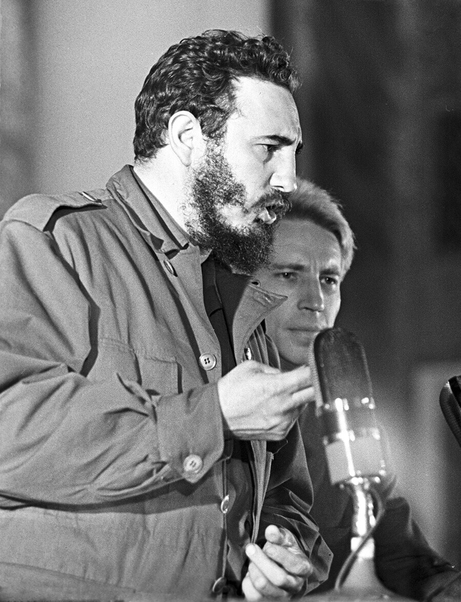 Fidel Castro e Nikolai Leonov
