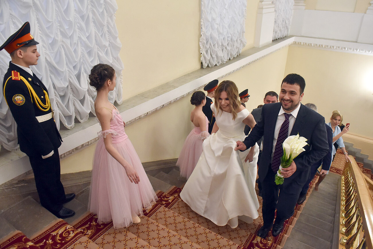 Poročni obred med Krasno gorko v Beli dvorani moskovske vlade