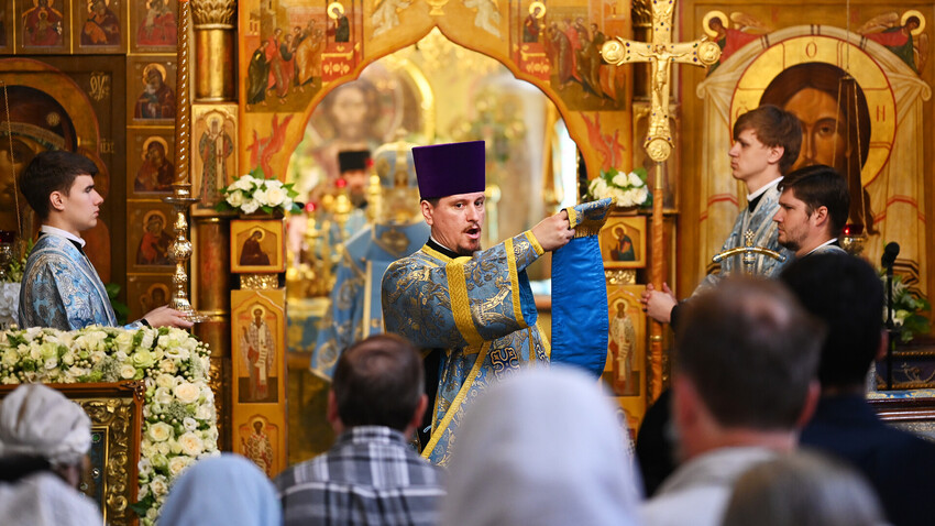 Литургия в праздник Казанской иконы Божией Матери в Казанском соборе на Красной площади