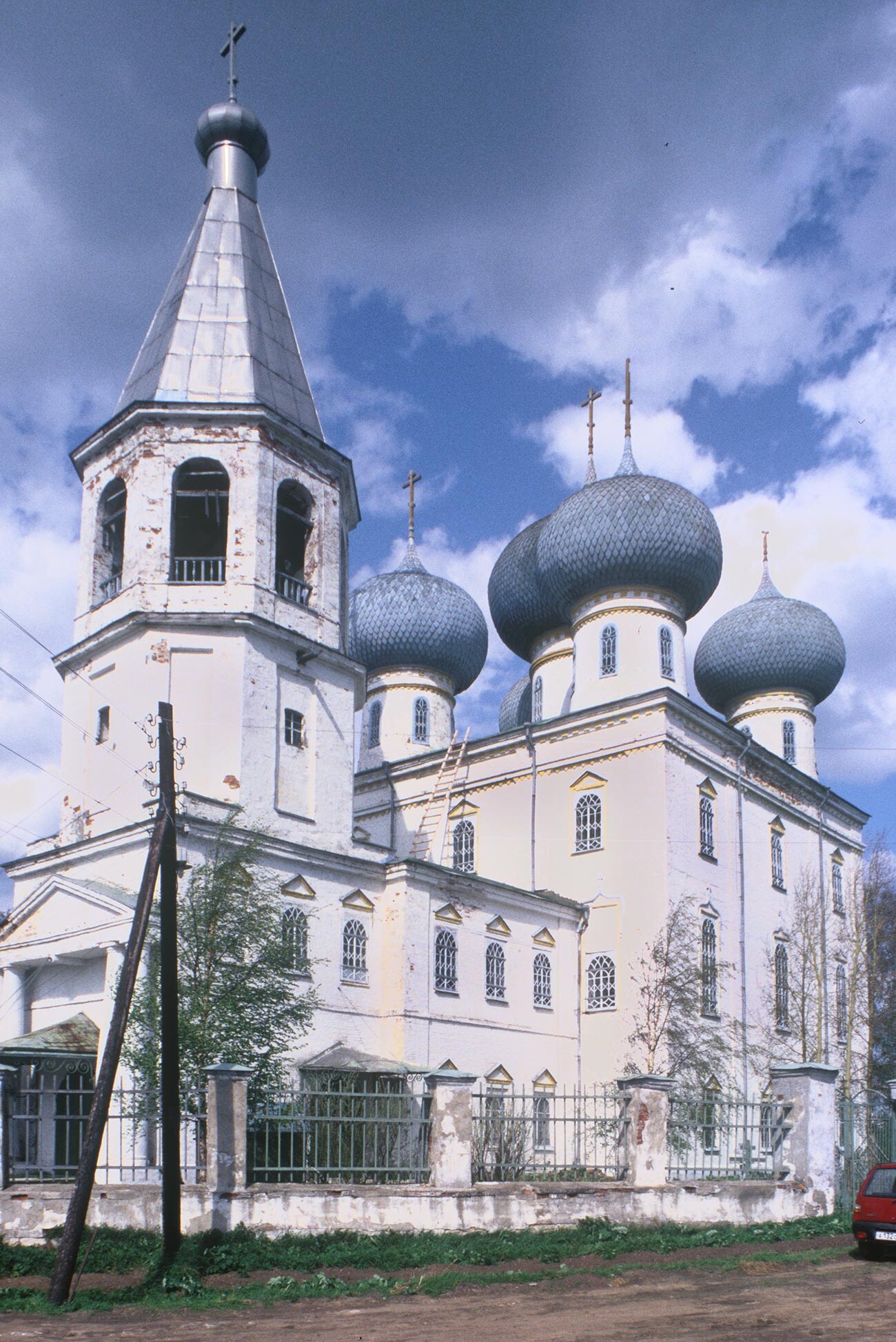 Zaostrovié. Clocher et église de la Purification, le 10 juin 1998
