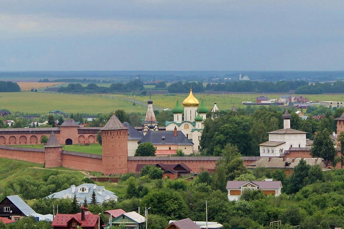 Спасо-Ефимиевскиот манастир во Суздаљ.
