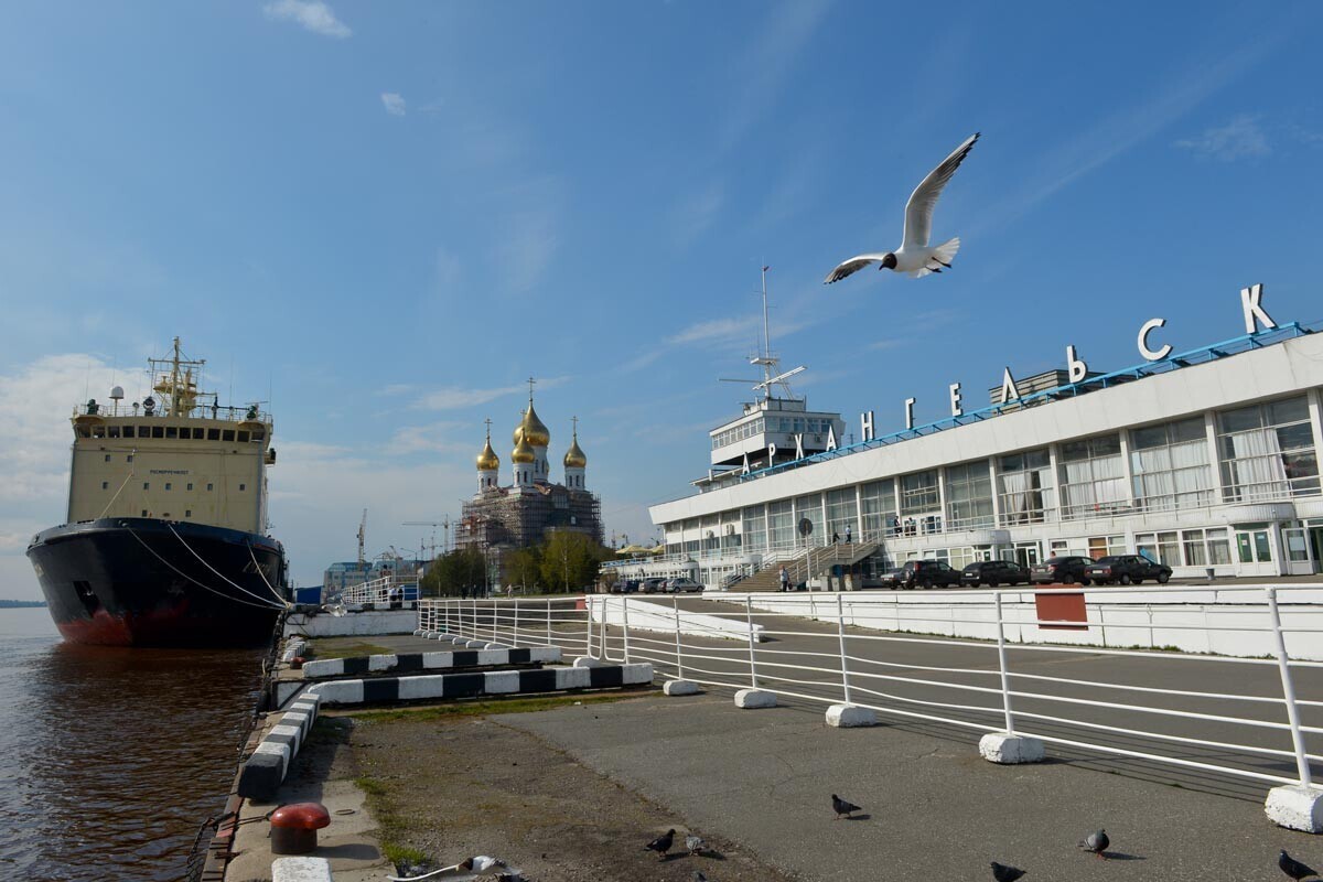 Terminal penumpang sungai laut di Arkhangelsk.