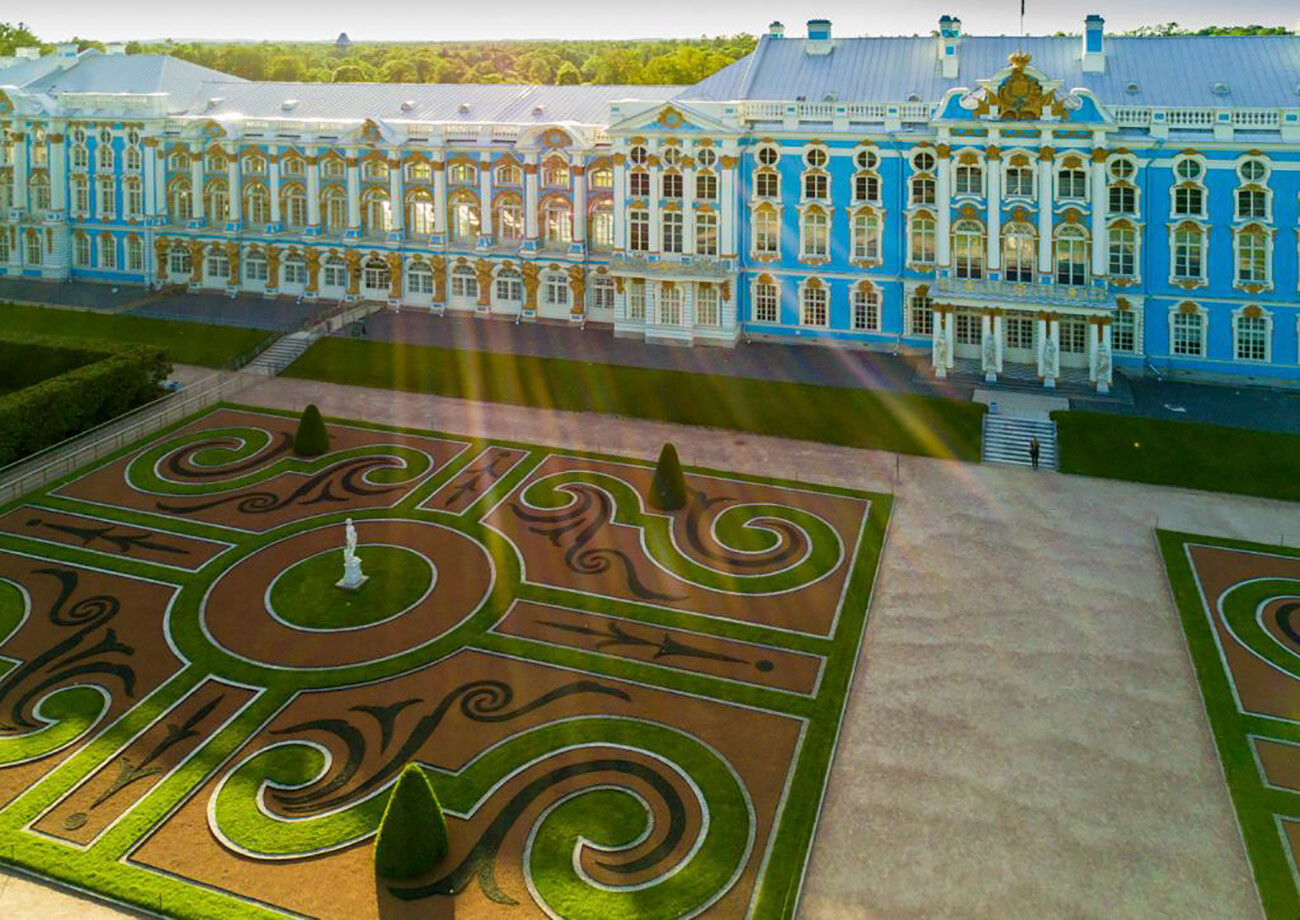 Вид на Екатерининский дворец со стороны парка