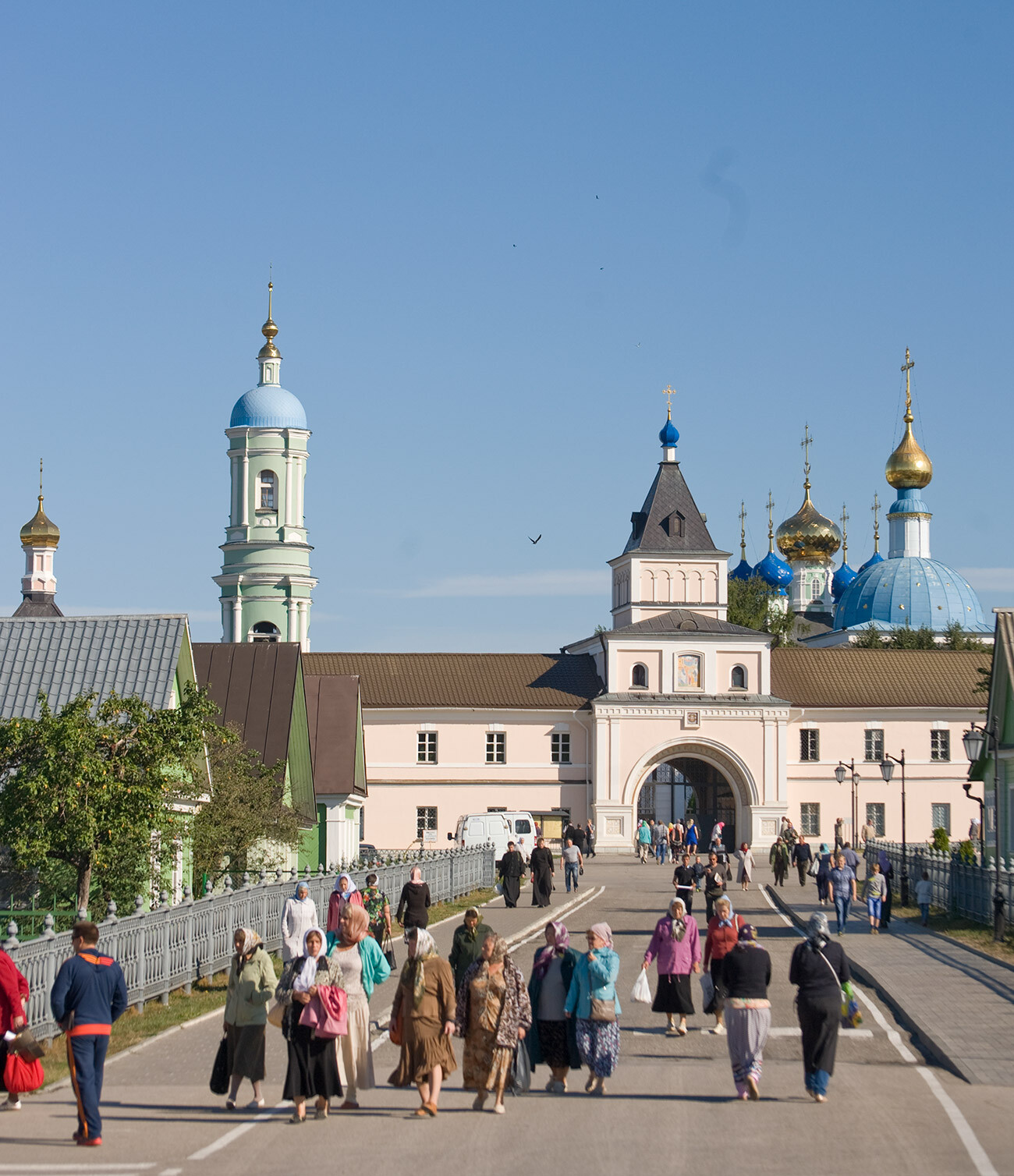 Monastero Optina Pustyn della Presentazione della Vergine Maria al Tempio, entrata principale, 2014