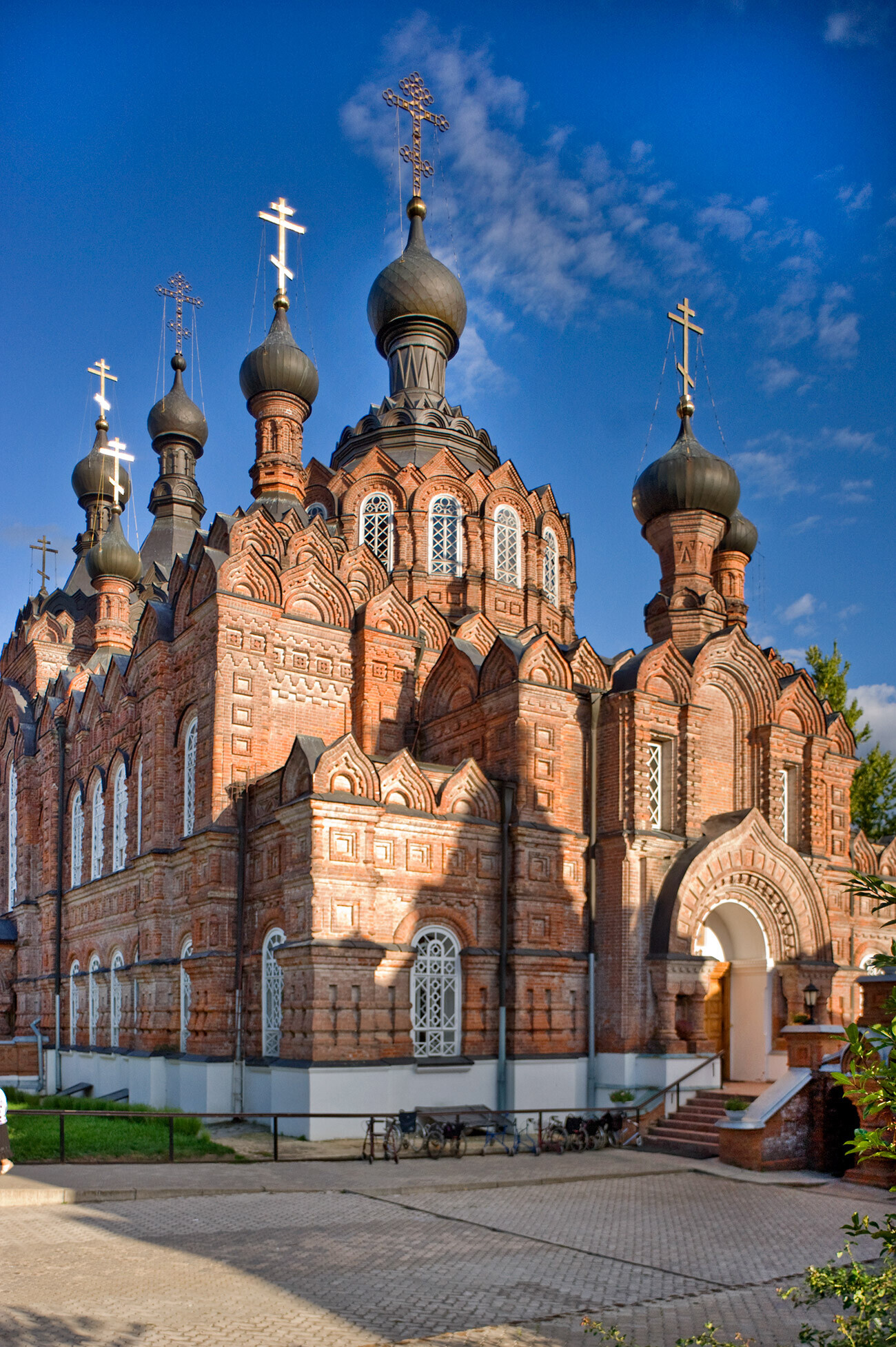Shamórdino. Convento del Icono de Kazán-San Ambrosio. Catedral del Icono de la Virgen de Kazán, vista noroeste. 23 de agosto de 2014