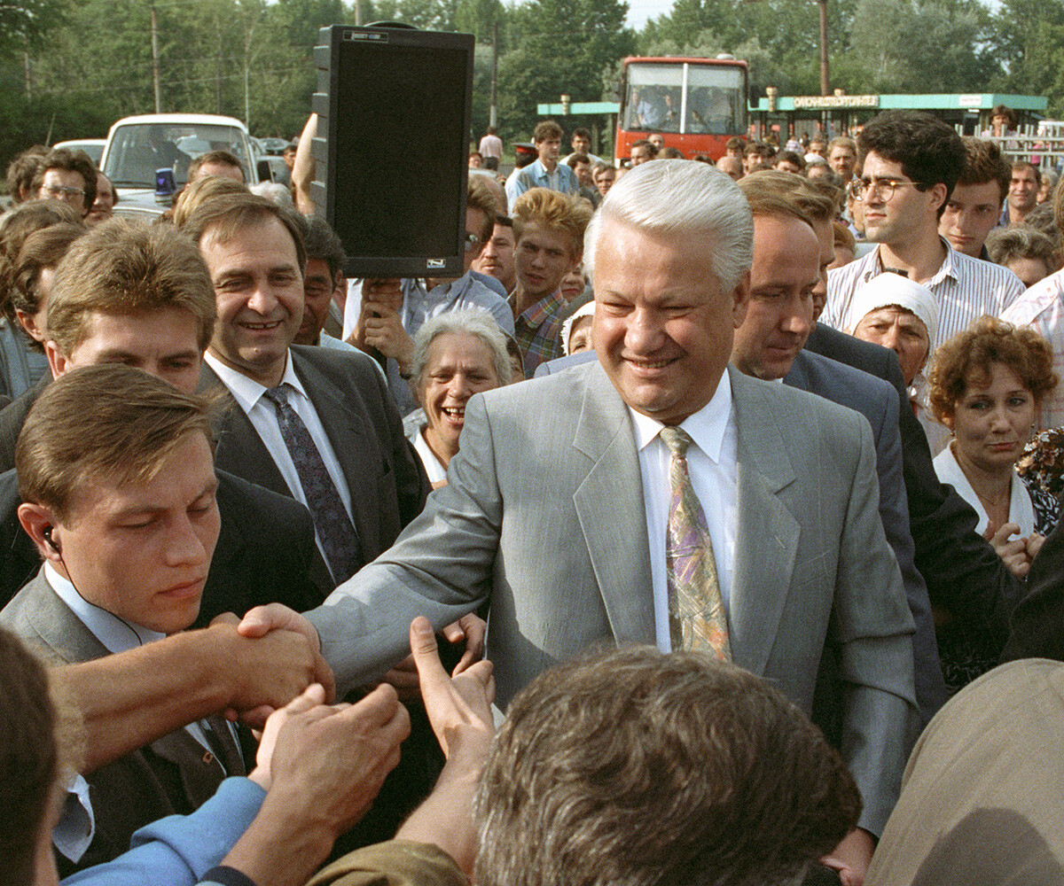Ein volksnaher Politiker: Jelzin begegnete den Menschen auf Augenhöhe und zwanglos, ganz im Gegensatz zu den sowjetischen Führern, die immer auf ihren hohen Tribünen saßen. 