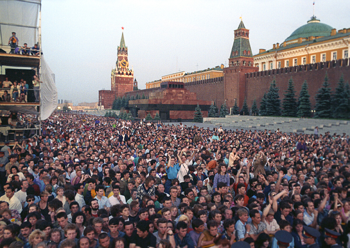 Ein großes Musikkonzert mitten auf dem Roten Platz. 