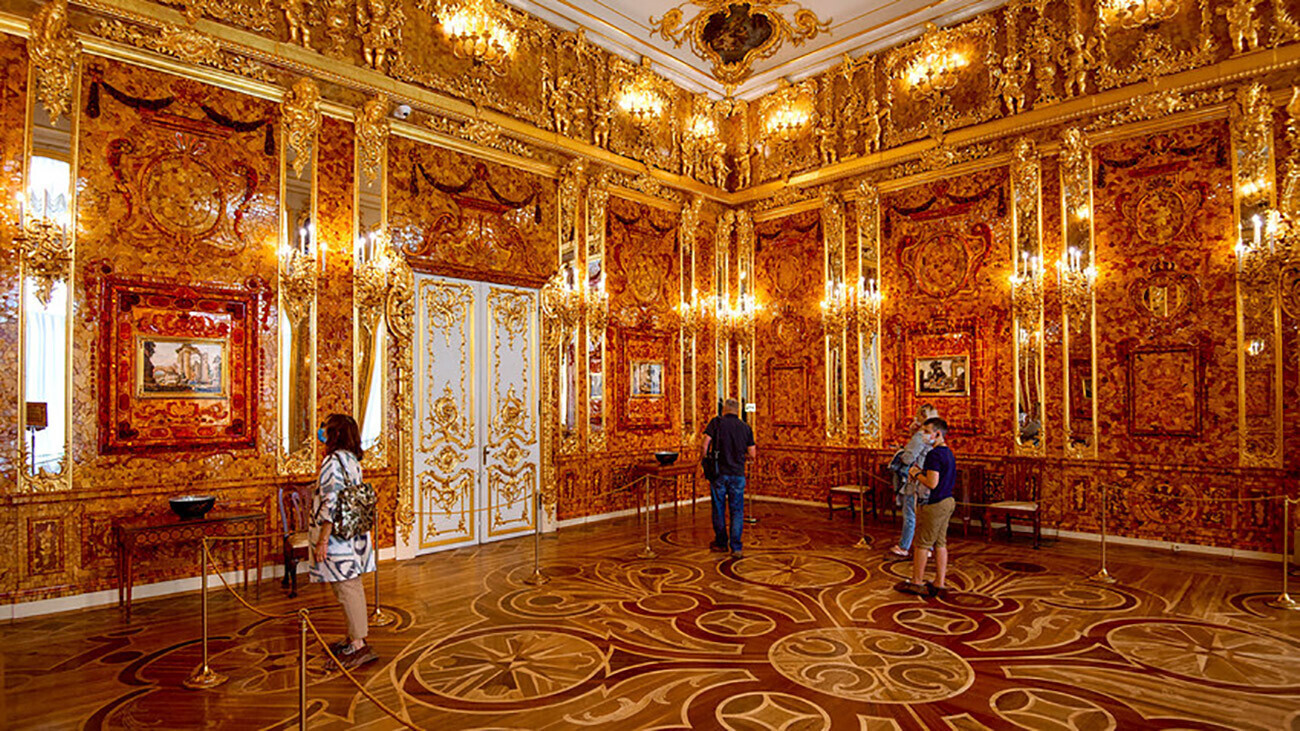 Ruang Amber yang dipugar di Tsarkoye Selo.