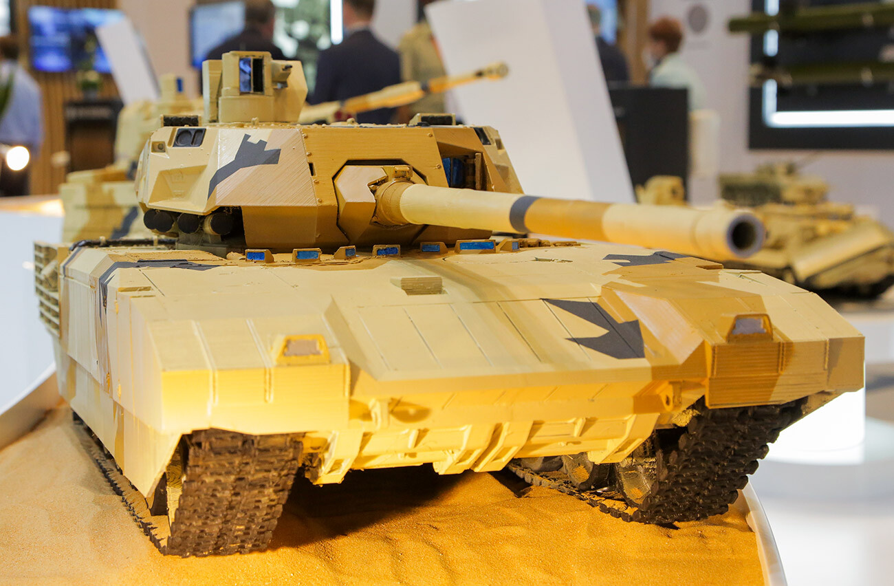 Maketa najnovejšega ruskega tanka T-14 Armata na mednarodni razstavi orožja in vojaške opreme IDEX Defence. 