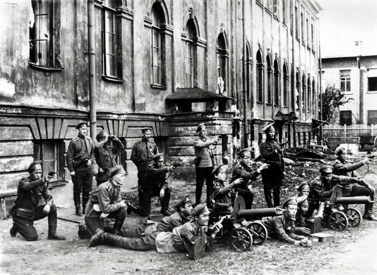 Revolutionary soldiers in Petrograd, 1917