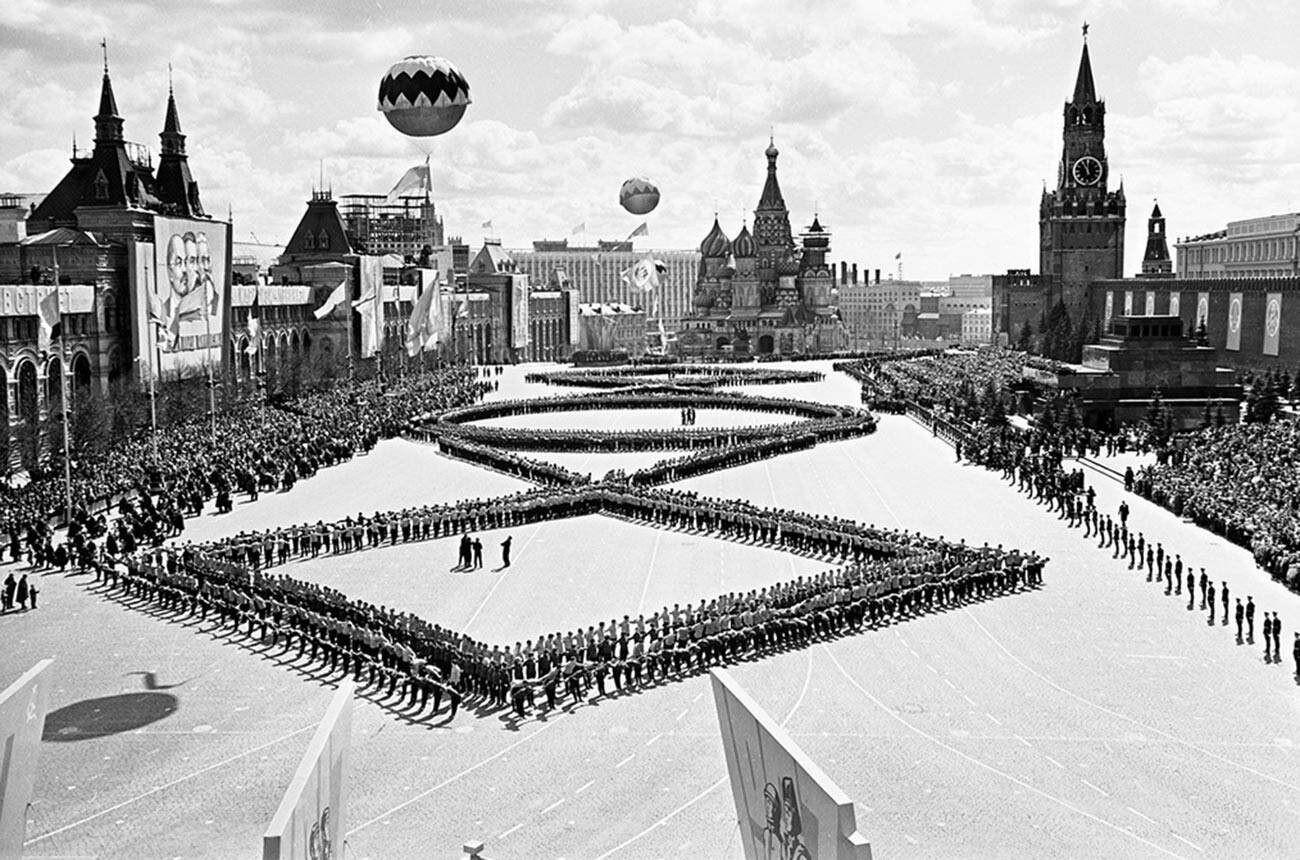 赤の広場で開かれた労働者の日の祝典（1975年）