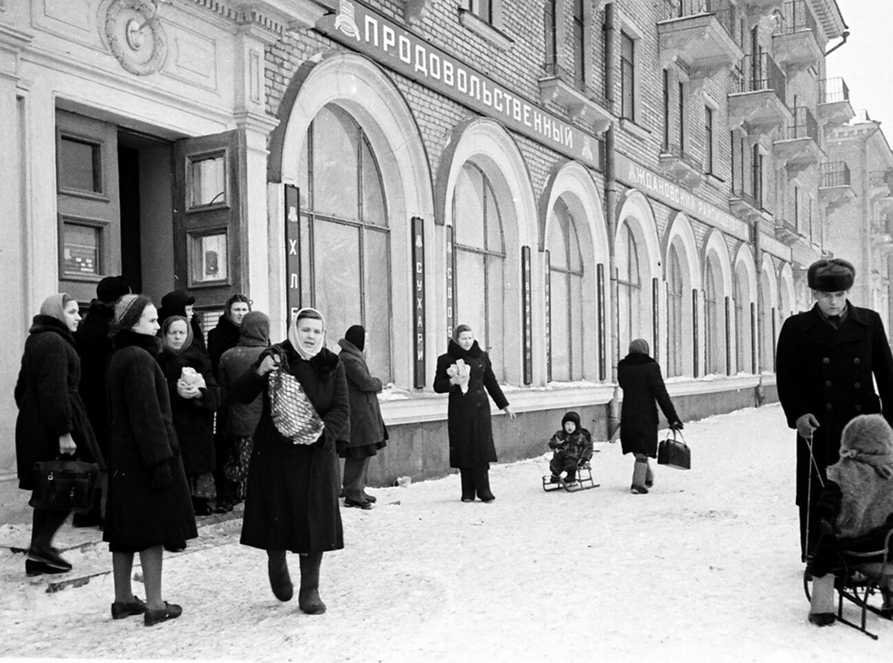 Nouveau magasin à Moscou, 1952