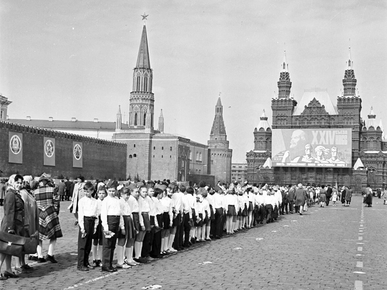 Cérémonie d’initiation des pionniers (scouts soviétiques), 1971