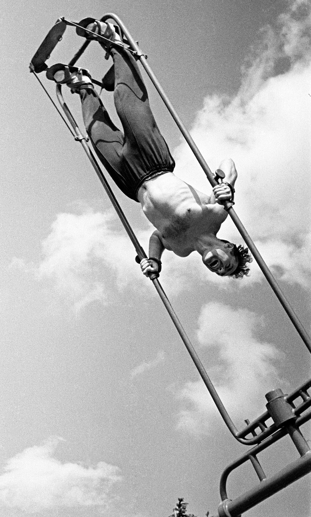 Guerman Titov en las instalaciones de entrenamiento de astronautas en la Ciudad de las Estrellas, cerca de Moscú, en 1960.