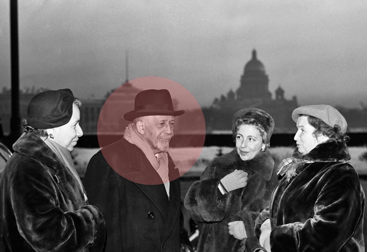William Du Bois y la escritora estadounidense Shirley Graham (izquierda) en una visita a Leningrado en 1959.