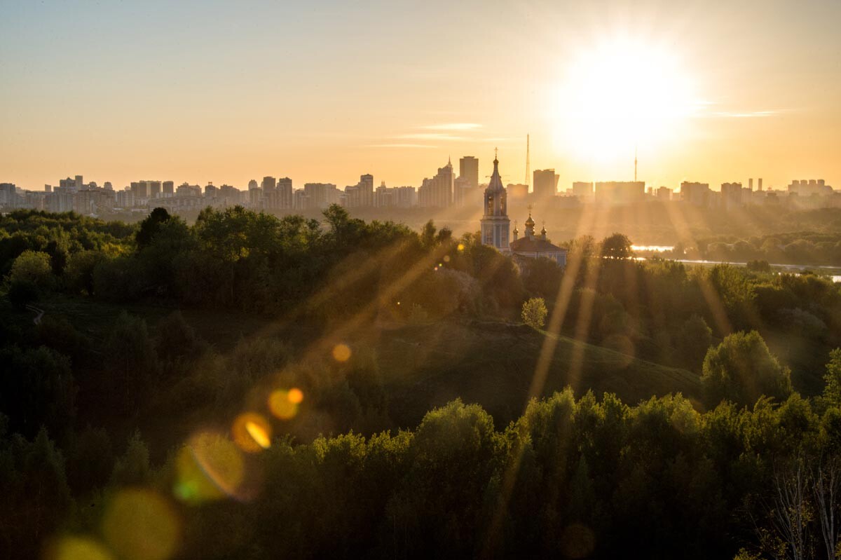 Le quartier verdoyant de Krylatskoïé, à Moscou, rencontre l'aube.
