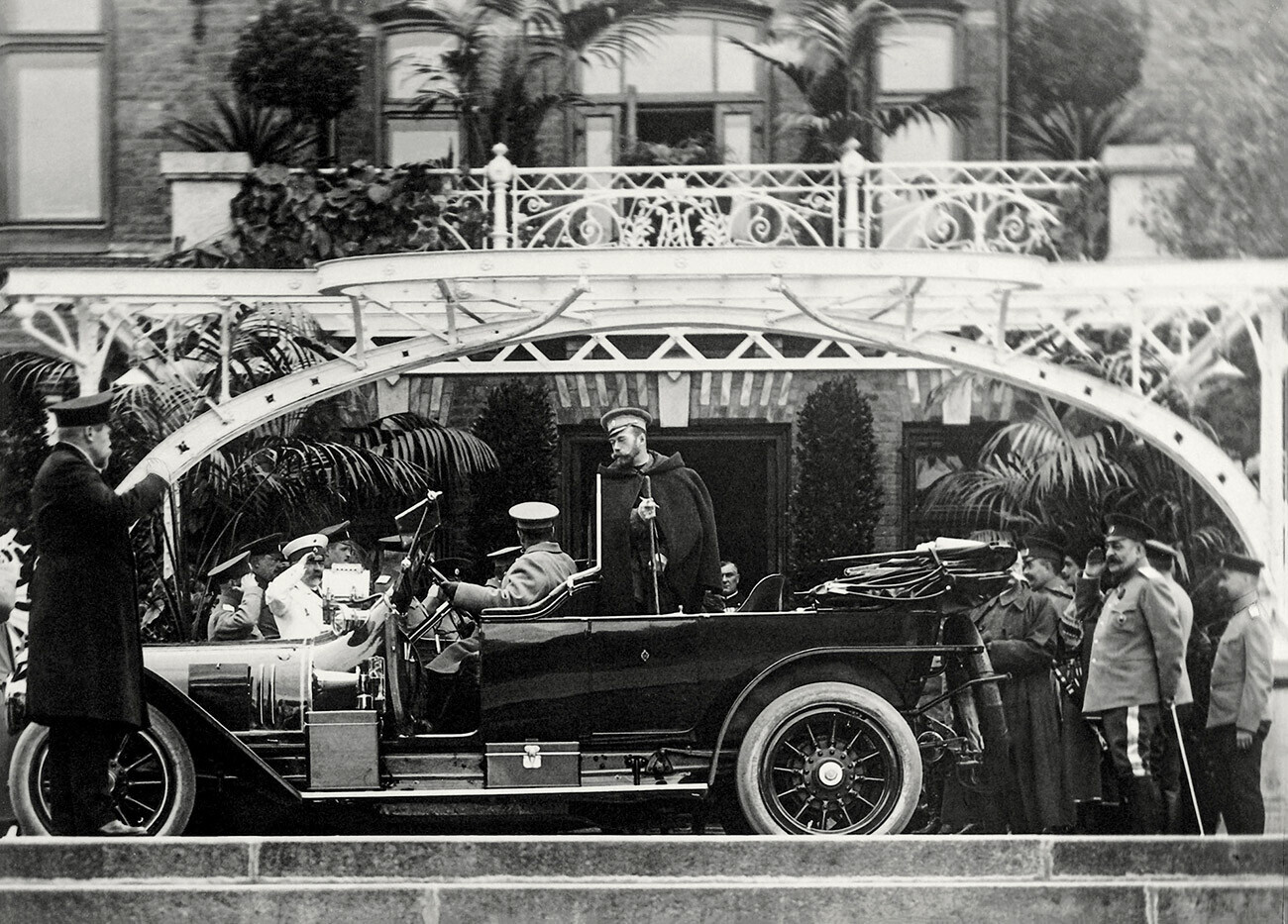 O cabriolet Delaunay-Belleville de Nicolau 2°.