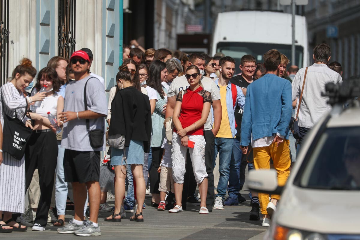 Queue près de l'ambassade de Biélorussie à Moscou lors des élections présidentielles de ce pays