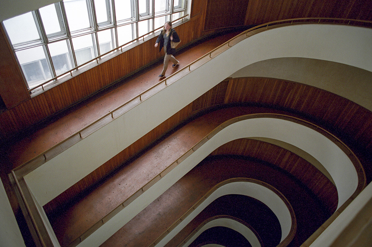 著名建築家、ル・コルビュジエによって設計された連邦統計局ビル内にある螺旋回廊