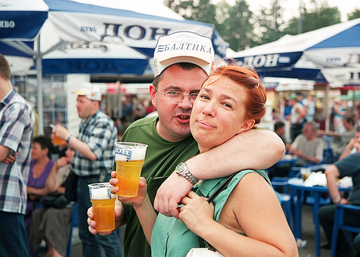 パーティー好きなロシア人。ビール祭の参加者たち