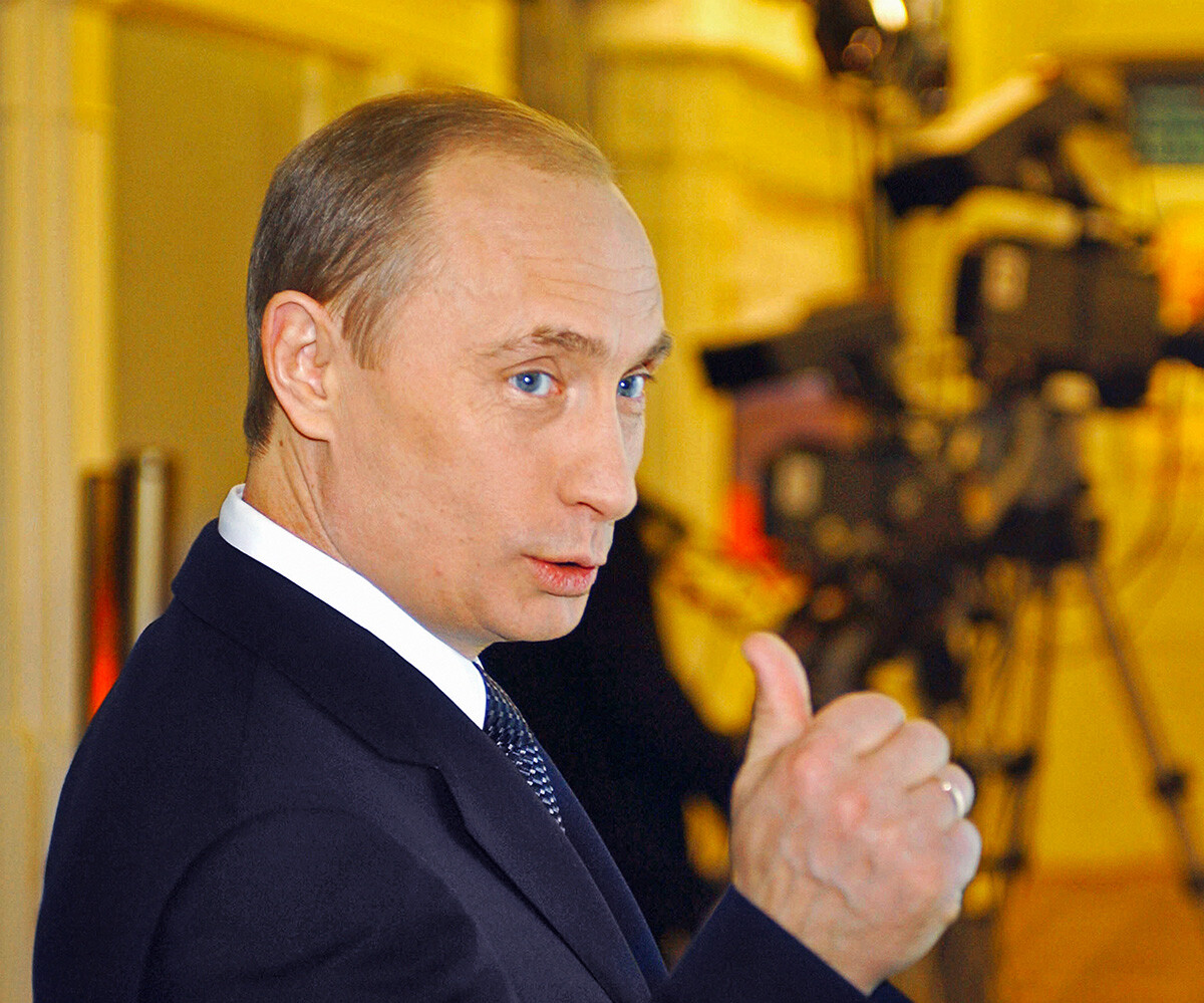 Wladimir Putin nach seiner zweiten Fragestunde mit der Nation, einer inzwischen jährlichen Tradition, die den Titel „Direkter Draht zu Wladimir Putin“ erhielt.