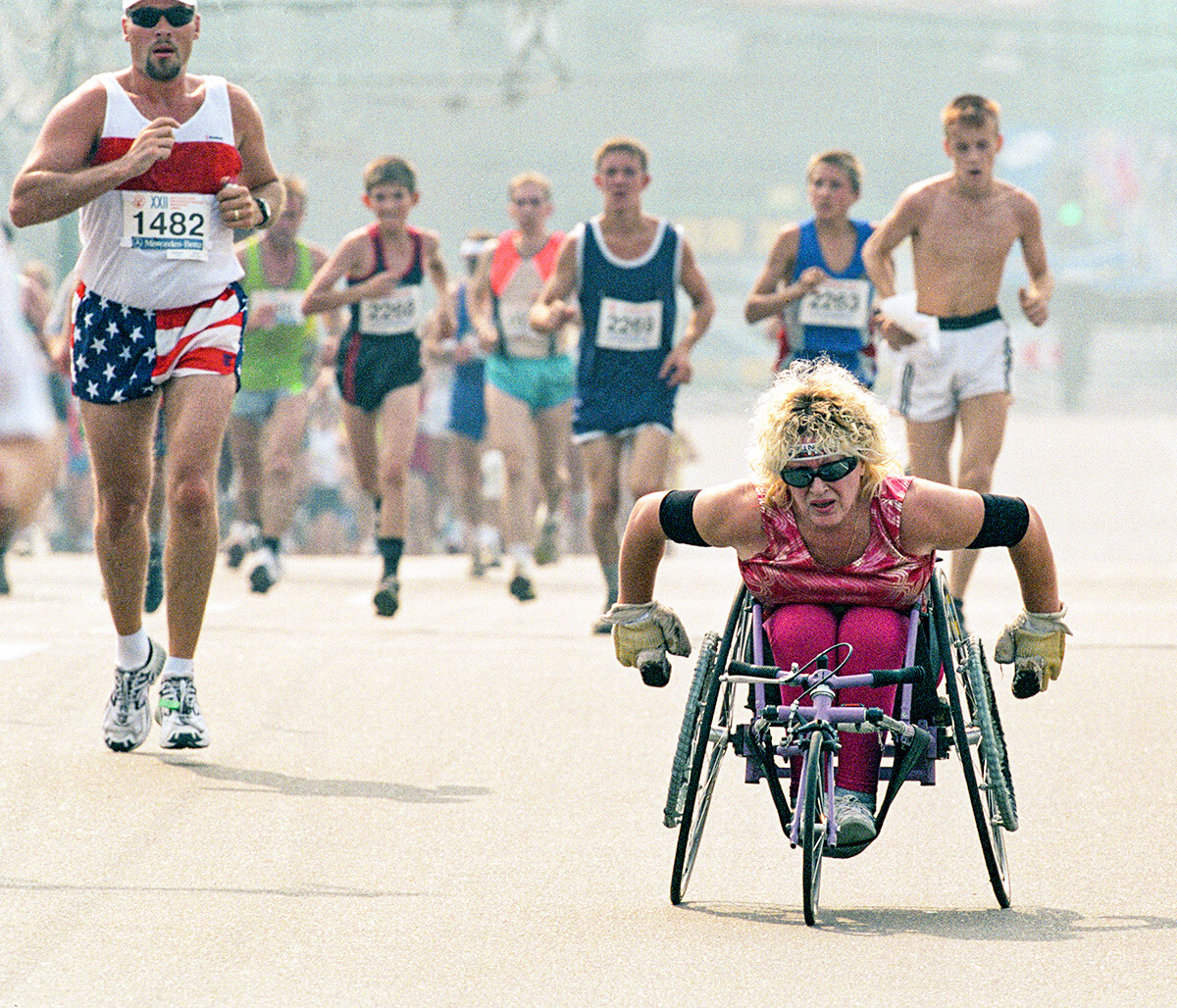 Paralympische Athleten nehmen am 22. Weltfriedensmarathon teil, der anlässlich des 855. Moskauer Stadtjubiläums ausgerichtet wurde.