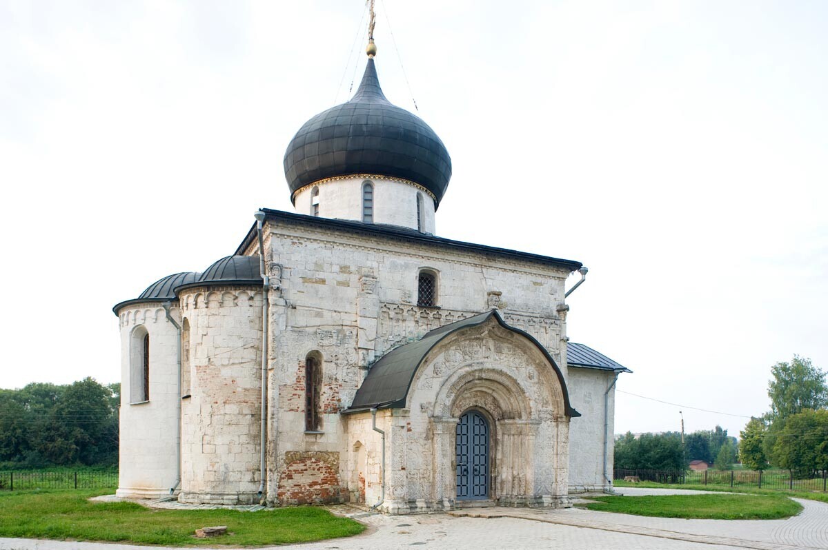 Yuryev-Polsky. Katedral Sankt George, pemandangan utara. 22 Agustus 2013