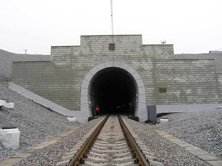 Один из Хинганских тоннелей