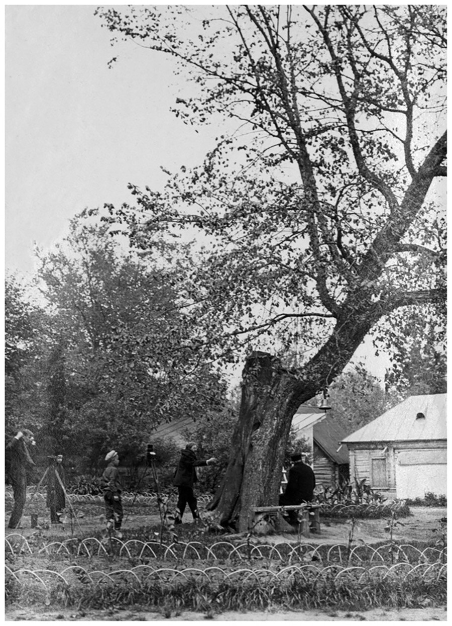 P. Kulakov e S. Prokudin-Gorskij fotografano Tolstoj, 1908. Foto di P. A. Sergeenko